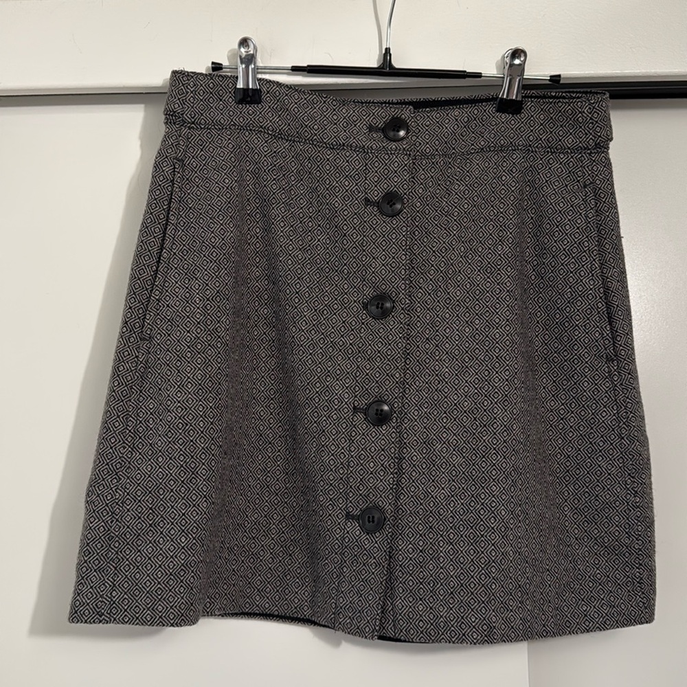 EUC Madewell black and white herringbone button up mini skirt - size 8
